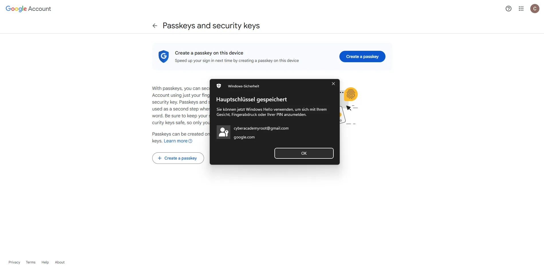 Screenshot des Windows-Sicherheit-Dialogs „Hauptschlüssel gespeichert“: Der Passkey ist angelegt, die Anmeldung per Gesicht, Fingerabdruck oder PIN ist aktiv.